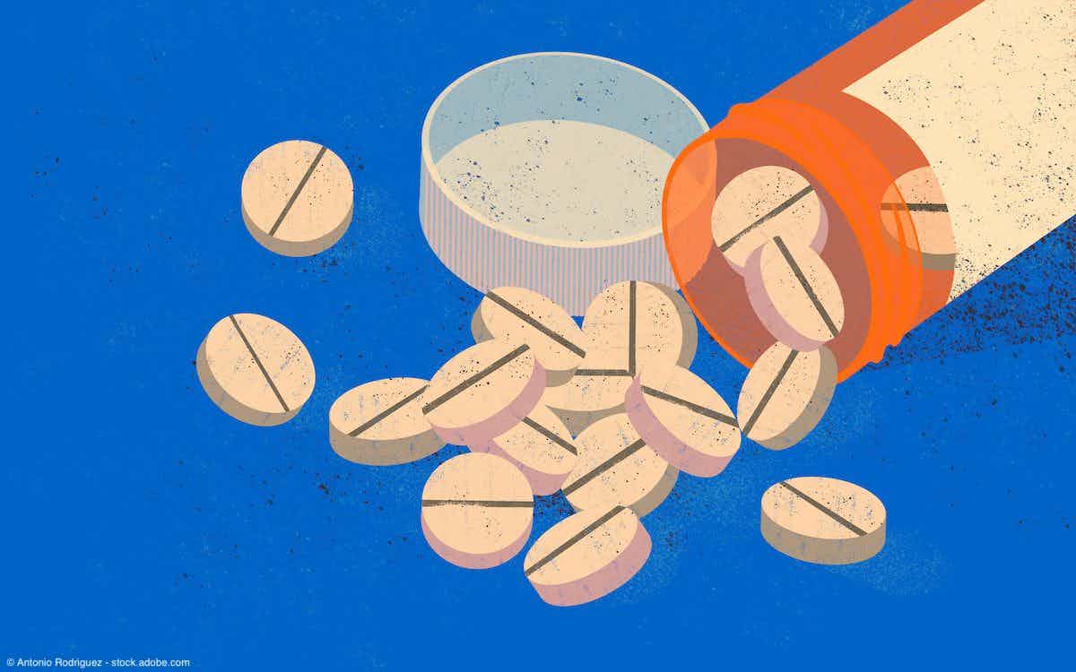 Orange pill bottle with loose pills spilling out | Image Credit: © Antonio Rodriguez - stock.adobe.com